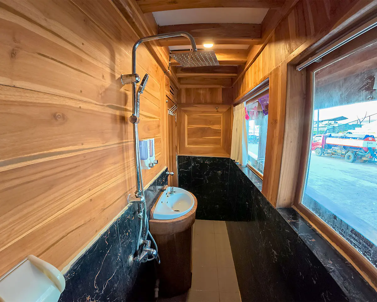 CABIN RINJANI ROOM 1 - Image 1